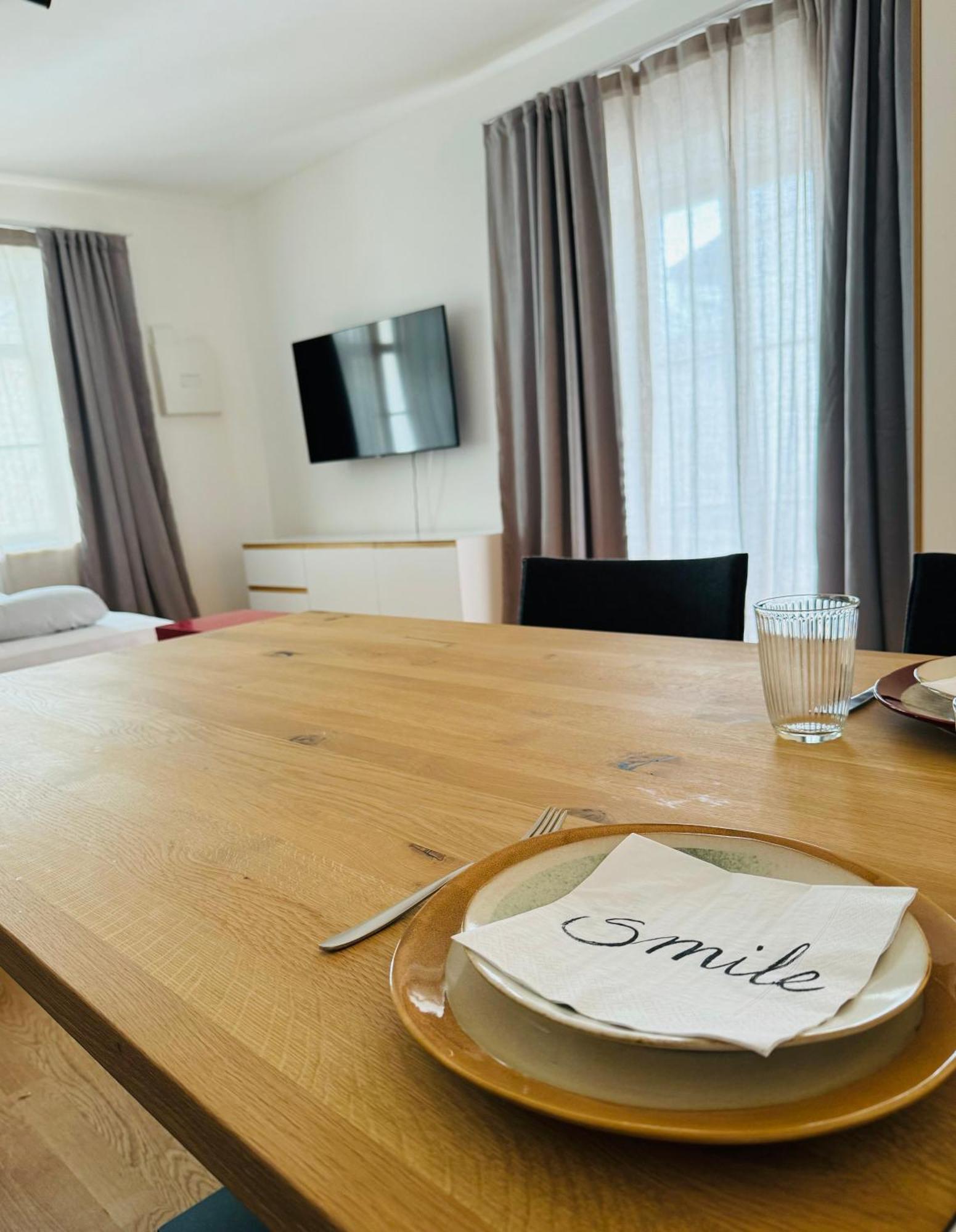 Greenhouse Apartment Am Stadtplatz Титмонинг Экстерьер фото