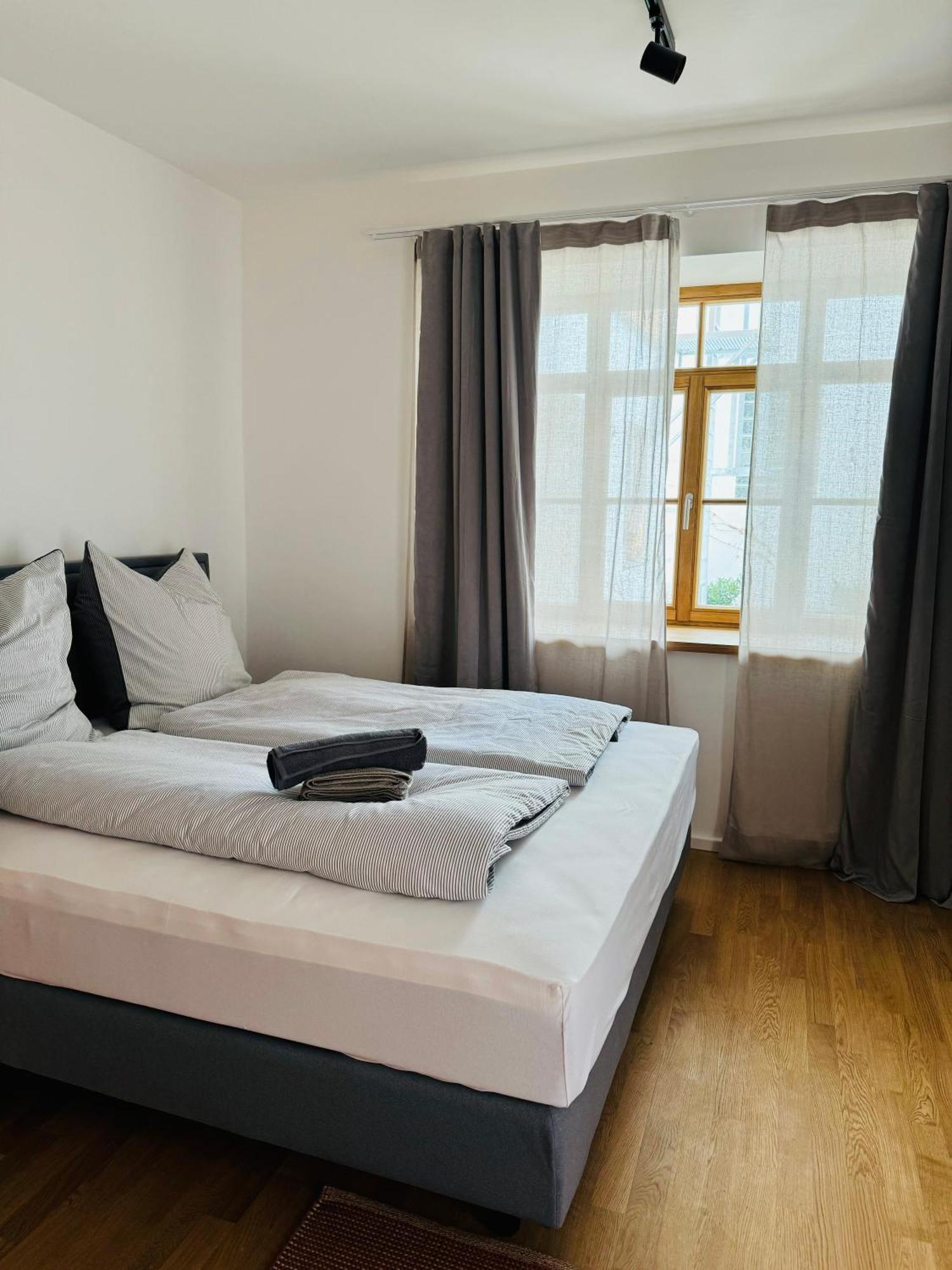 Greenhouse Apartment Am Stadtplatz Титмонинг Экстерьер фото