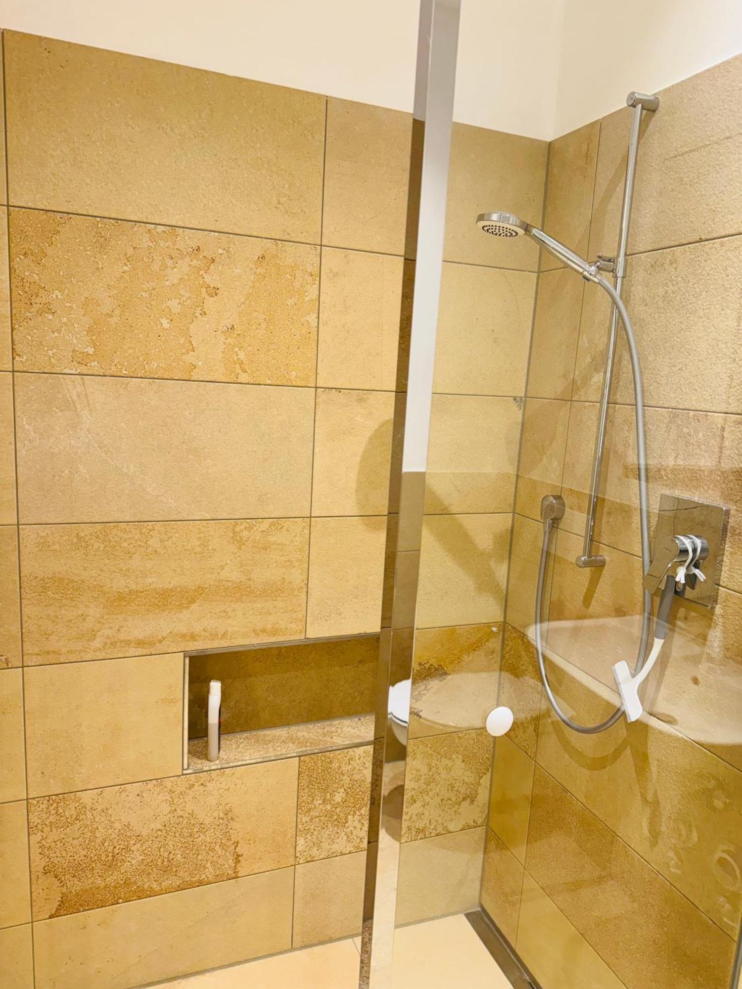 Greenhouse Apartment Am Stadtplatz Титмонинг Экстерьер фото